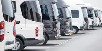 Concessionnaire européen de camping-cars proposant des prix avantageux