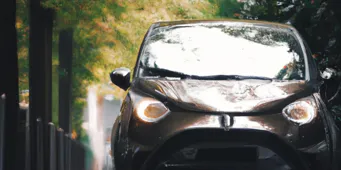 voiture moderne et compacte, idéale pour la conduite en ville