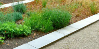 Terrasse en dalles de béton sur sol compacté